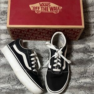 Vans Black and white Ward Platfom size 7.5